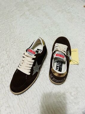 Brown Suede Star Low-Top Sneakers GGDB